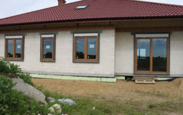 Montaż okien z roletami nadstawnymi metodą MOWO